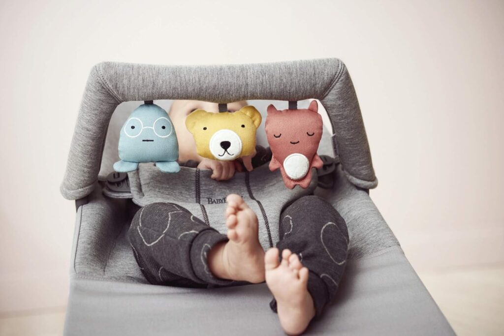 BabyBjorn Toy for Bouncer mīkstā rotaļlieta šūpuļkrēslam krāsa Soft Friends