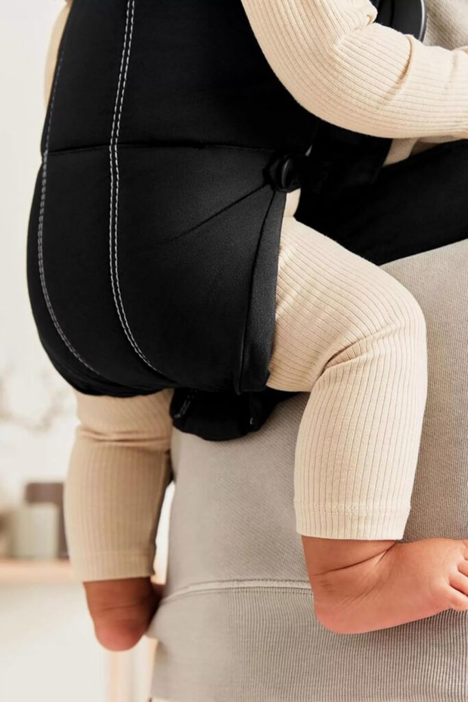 BabyBjorn MINI egosoma mazuļiem 0-12mēn. krāsa Black Woven