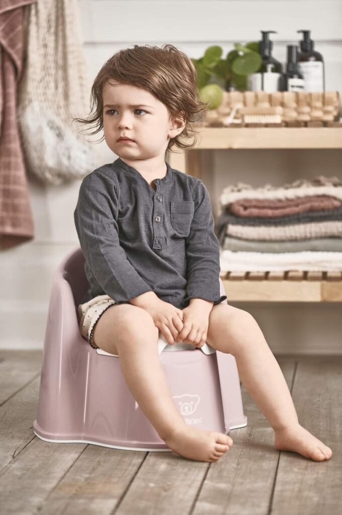 BabyBjorn Potty Chair bērnu podiņš ar atzveltni krāsa Powder Pink