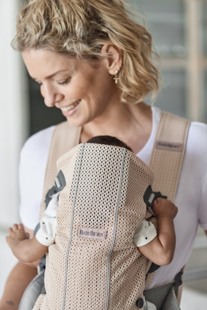 BabyBjorn MINI ergosoma mazuļiem 0-12mēn. krāsa Pearly Pink 3D Mesh
