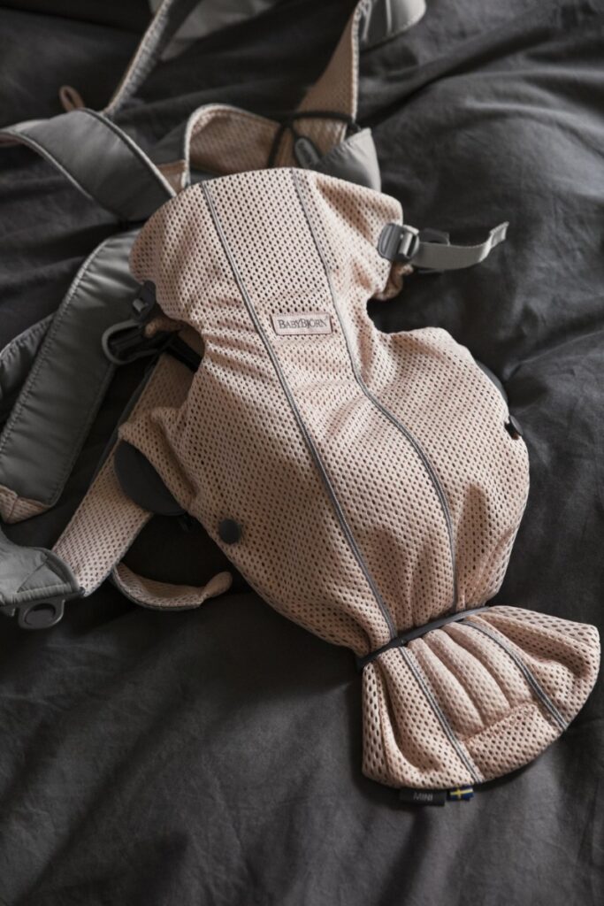BabyBjorn MINI ergosoma mazuļiem 0-12mēn. krāsa Pearly Pink 3D Mesh
