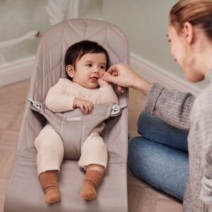 BabyBjorn BLISS šūpuļkrēsls mazuļiem 0-13kg krāsa SAND GREY, COTTON Petal Quilt