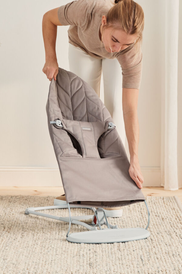 Autokreslini.lv | Babysitter sēžamās daļas pārvalks krāsa Sand Grey, Woven Petal quilt bilde #3