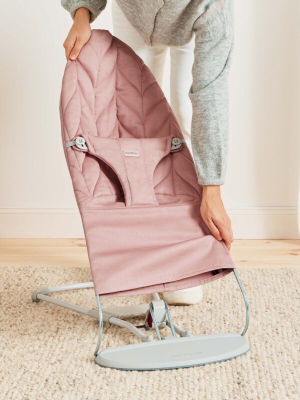 Autokreslini.lv | Babysitter sēžamās daļas pārvalks krāsa Dusty Pink, Woven Petal quilt bilde #5