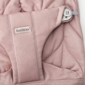 BabyBjorn Bouncer BLISS sēžamās daļas pārvalks krāsa Dusty Pink, Woven Petal quilt