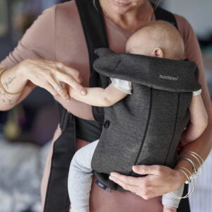 BabyBjorn MINI ergosoma mazuļiem 0-12mēn. krāsa Charcoal Grey 3D Jersey