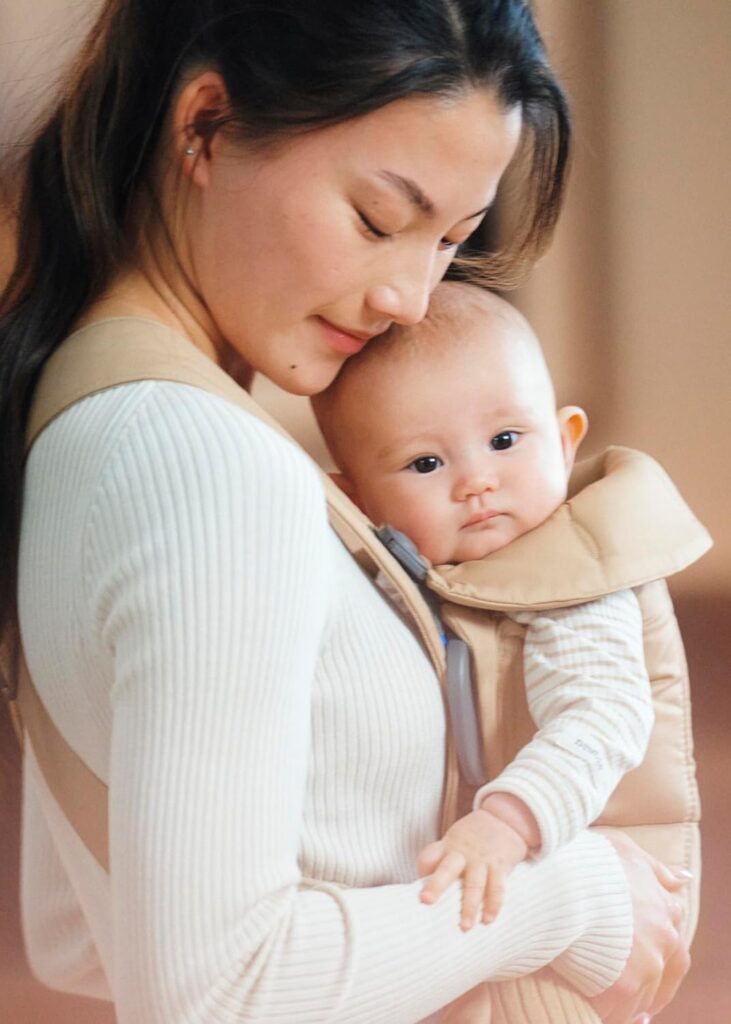 BabyBjorn MINI ergosoma mazuļiem 0-12mēn. krāsa Beige Woven
