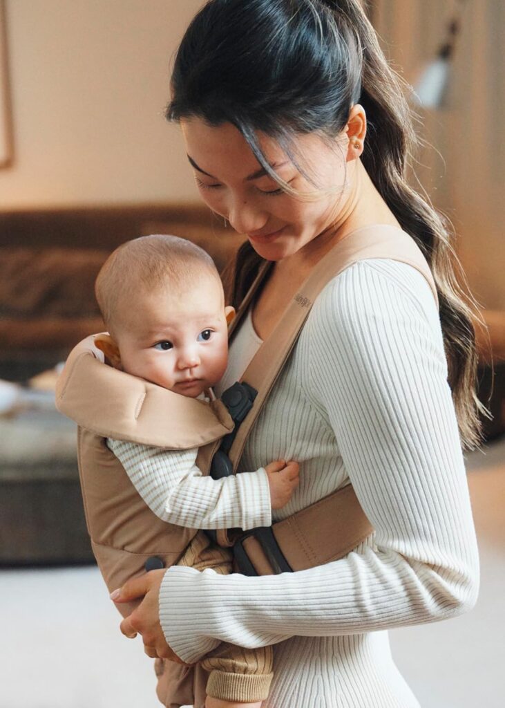 BabyBjorn MINI ergosoma mazuļiem 0-12mēn. krāsa Beige Woven