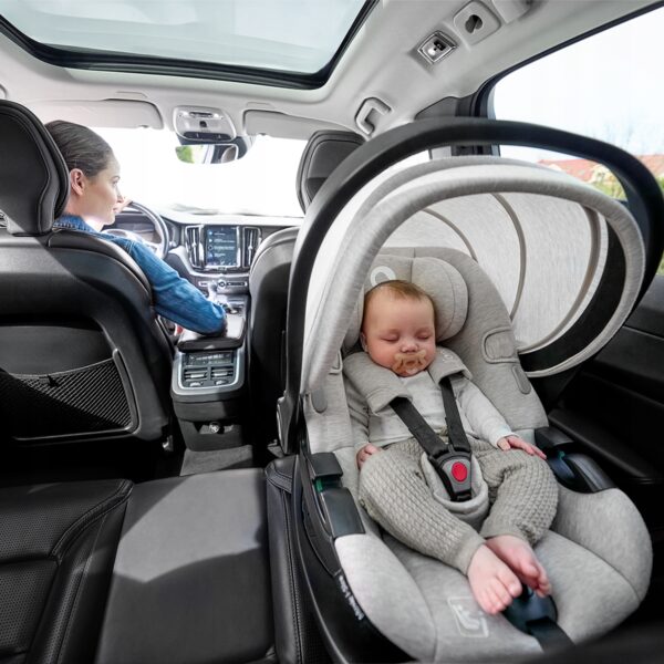 Autokreslini.lv | Moxie i-Size autokrēsliņš 40-87cm krāsa Black Carbon + rotējoša Isofix bāze bilde #47