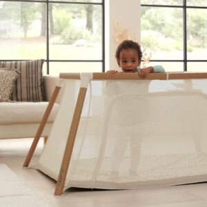 Tutti Bambini Cozee Go ceļojumu gultiņa krāsa Scandinavian Walnut/Ecru