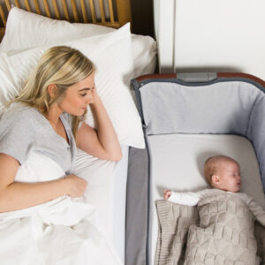 Tutti Bambini Cozee Luxe mazuļu gultiņa krāsa Walnut/Cream