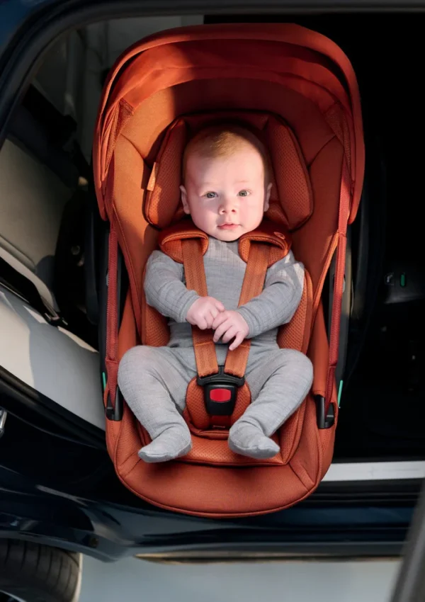 Autokreslini.lv | Coral Slide Pro autokrēsliņš mazuļiem 45-87cm krāsa Black Onyx +FamilyFix Slide Pro Isofix bāze bilde #43