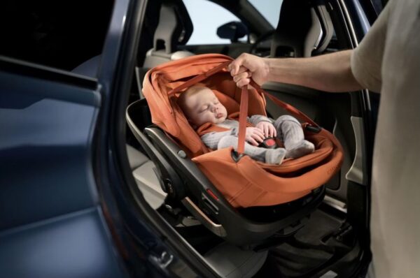 Autokreslini.lv | Coral Slide Pro autokrēsliņš mazuļiem 45-87cm krāsa Black Onyx +FamilyFix Slide Pro Isofix bāze bilde #29