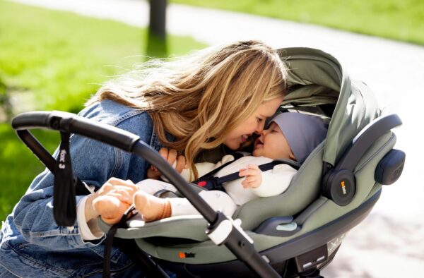 Autokreslini.lv | GO Beyond 2 mazuļu autokrēsliņš 40-87cm krāsa Anthracite Mesh + Beyond Isofix bāze bilde #39