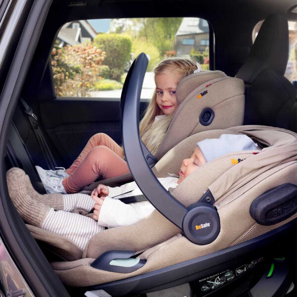 Autokreslini.lv | GO Beyond 2 mazuļu autokrēsliņš 40-87cm krāsa Anthracite Mesh + Beyond Isofix bāze bilde #25