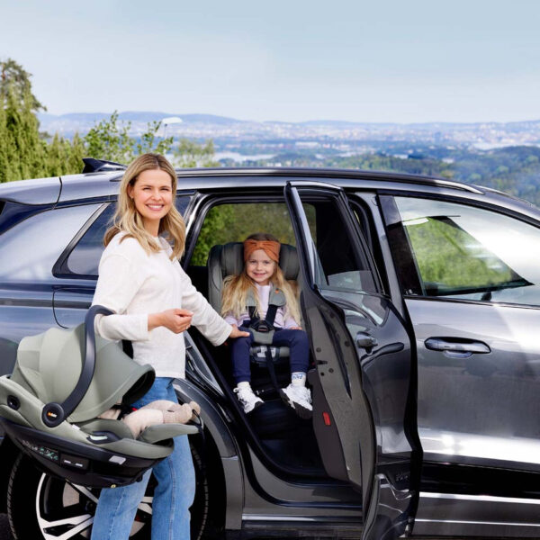 Autokreslini.lv | GO Beyond 2 mazuļu autokrēsliņš 40-87cm krāsa Anthracite Mesh + Beyond Isofix bāze bilde #33