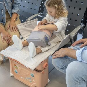 Stokke JETKIDS BEDBOX 2.0 ceļojumu koferis krāsa CORAL PINK