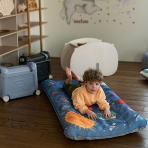 Stokke Jetkid Cloudsleeper ceļojumu matracis krāsa Space Maze