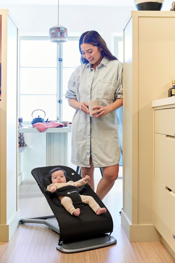 ERGOBABY Evolve Knit 3in1 šūpuļkrēsls mazuļiem krāsa Onyx Black