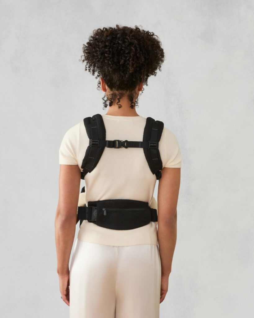 ERGOBABY Omni Deluxe Mesh mazuļu ergosoma/ķengursoma krāsa Onyx Black