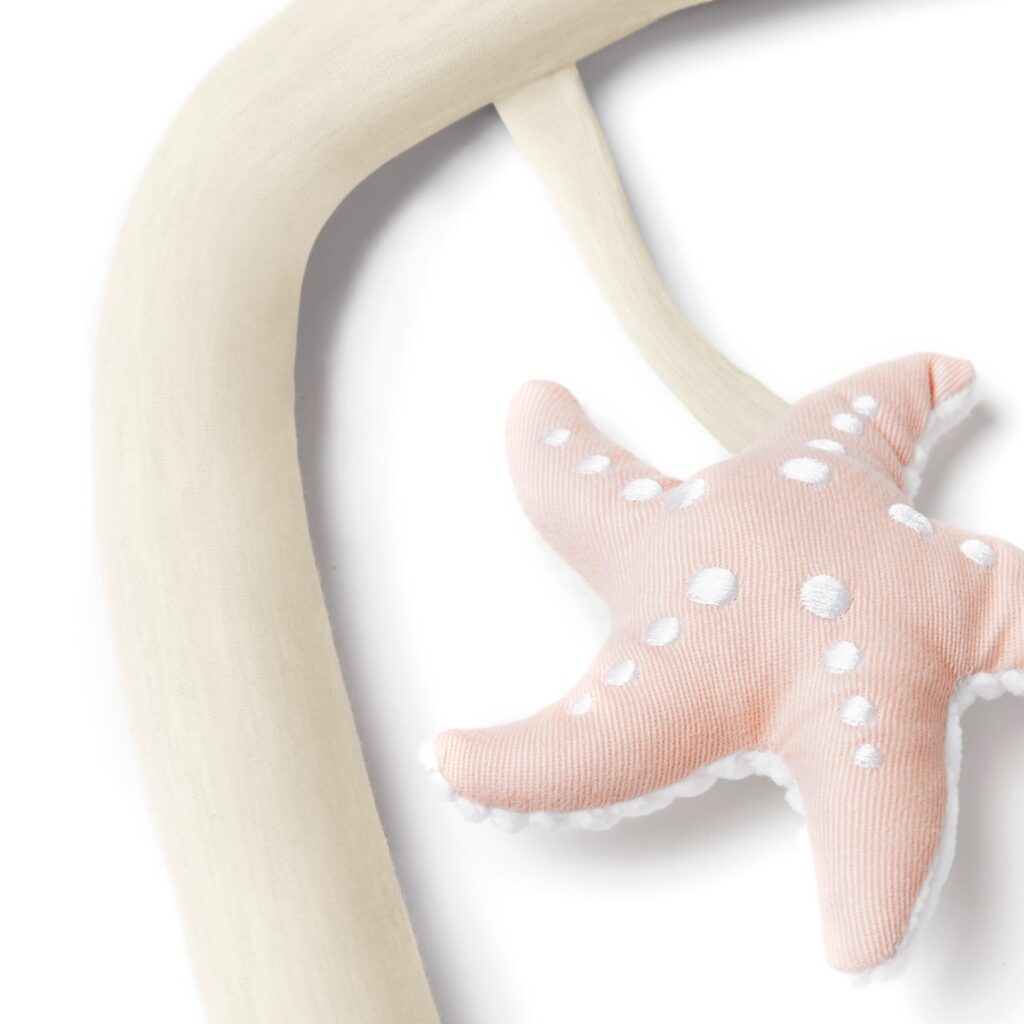 ERGOBABY Evolve rotaļlieta šūpuļkrēsliņam krāsa Ocean Wonders – Cream