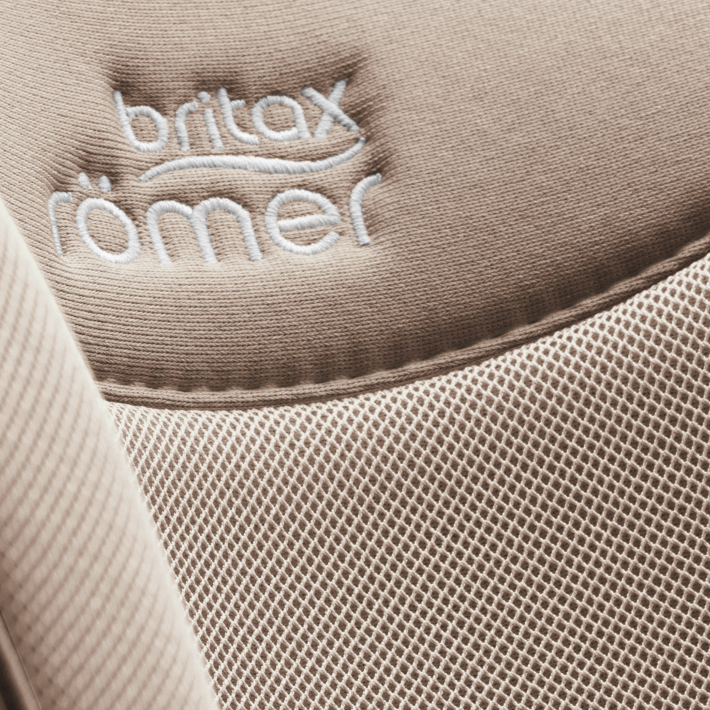 Britax Romer SAFEFIX autokrēsliņš bērniem 100-150cm