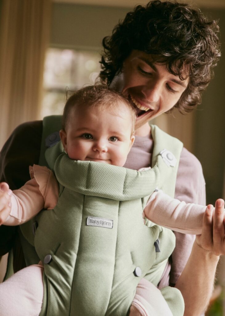 BabyBjorn HOLD ergosoma mazuļiem 0-18mēn. krāsa Light Green Brushed Woven