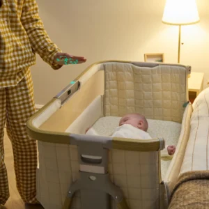 Tutti Bambini CoZee SENSE mazuļu gultiņa ar vadības paneli krāsa Toasted Oak-Sand