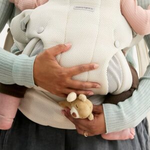 BabyBjorn HOLD ergosoma mazuļiem 0-18mēn. krāsa Cream Airy Mesh