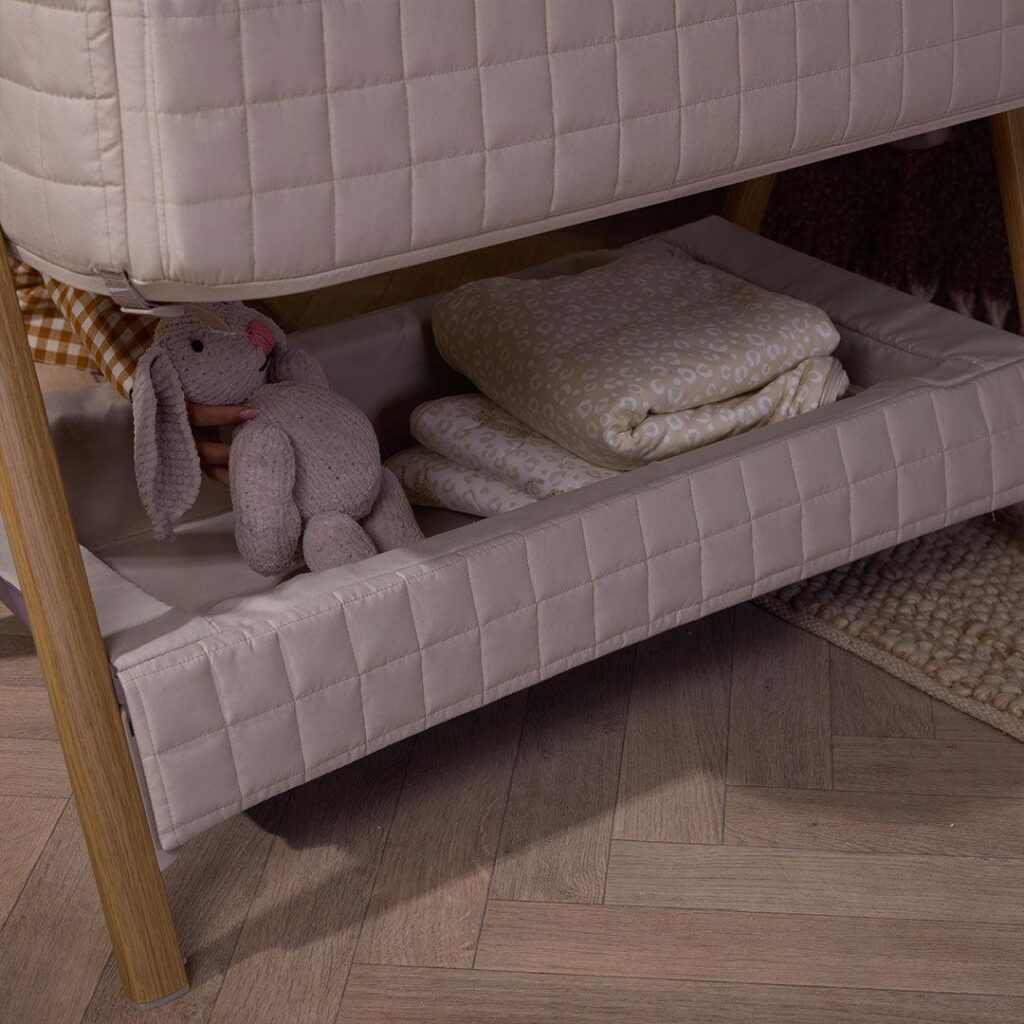 Tutti Bambini CoZee SENSE mazuļu gultiņa ar vadības paneli krāsa Toasted Oak-Sand