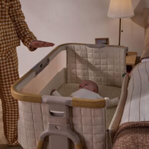 Tutti Bambini CoZee SENSE mazuļu gultiņa ar vadības paneli krāsa Toasted Oak-Sand